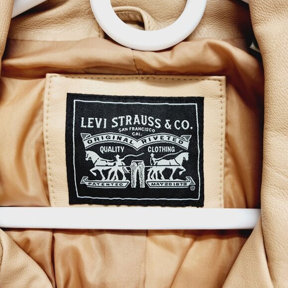 Levi's Women's Faux Leather Biker Jacket Size 2X Tan With Zipper Pockets New - Picture 3 of 13